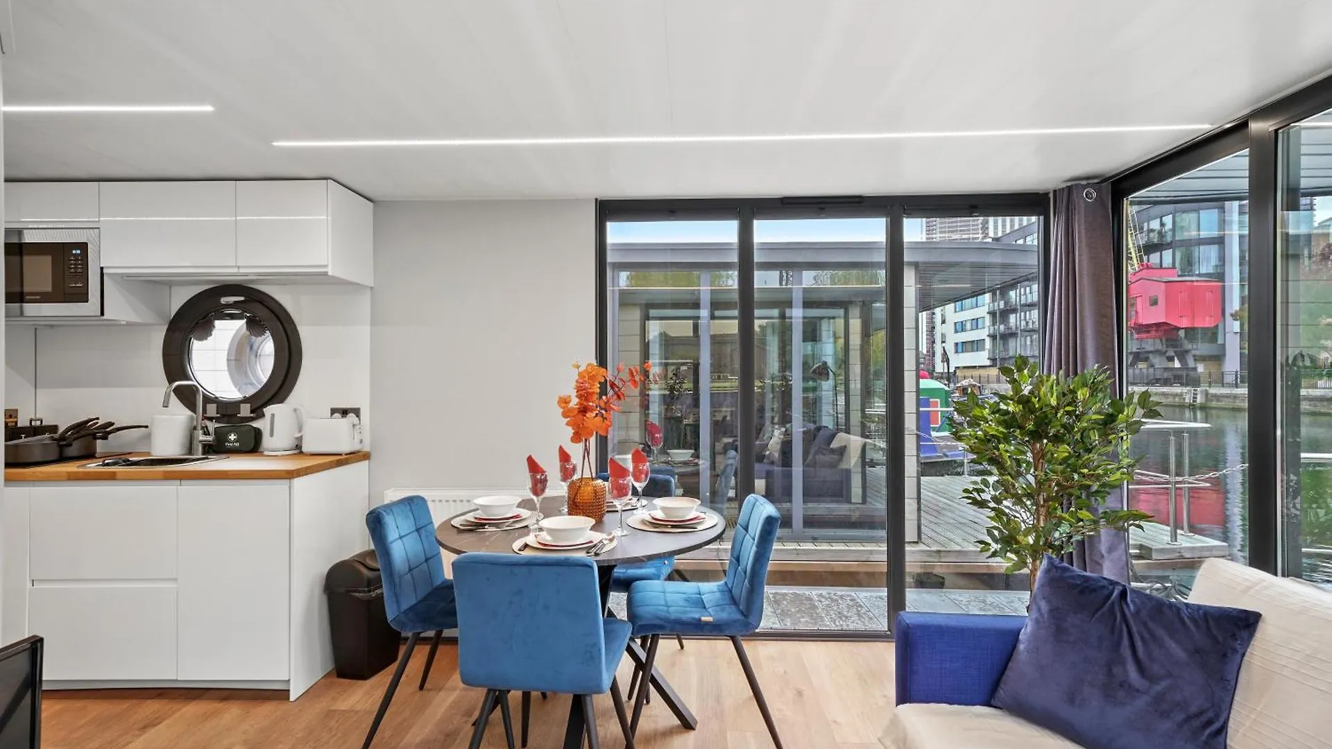 Unique Water Lodge In London - Sleeps 6 Botel